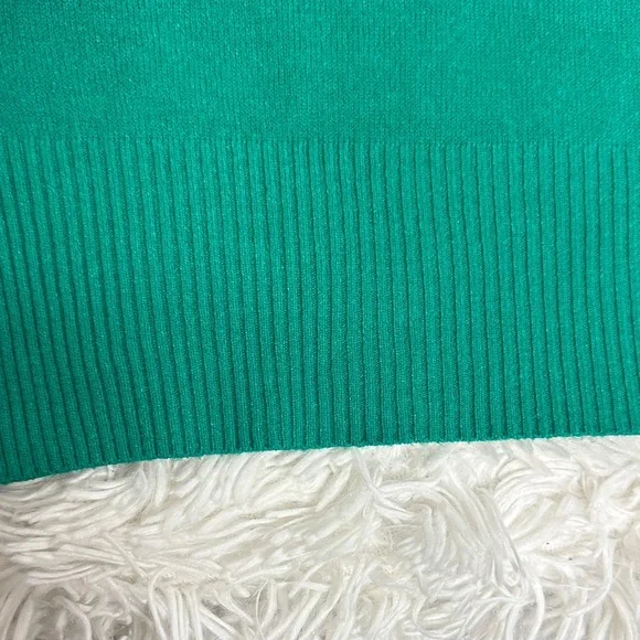Zenana Outfitters Green V-Neck Sweater - Picture 8 of 8